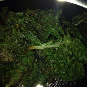 Clean Eating- Hot and Spicy Kale Chips_image