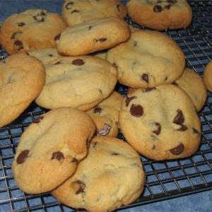 Chewy Jumbo Chocolate Chip Cookies_image