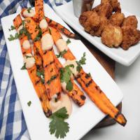 Grilled Carrots with Creamy Sriracha Sauce image