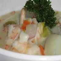 Creamy Delicious Seafood Chowder_image