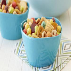 Sweet and Salty Summer Snack Mix_image