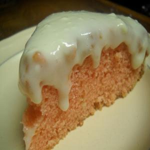 Simple Strawberry Sweet Cake with Sour Cream Glaze_image