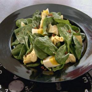 Warm Spinach Salad with Eggs and Bacon_image