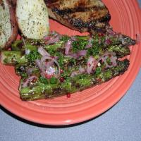 Grilled Asparagus With Peppercorn Vinaigrette_image