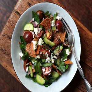 Fattoush: Middle Eastern Pita Bread Salad Recipe - (4.4/5)_image