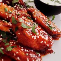Crispy Honey Sriracha Chicken Wings image