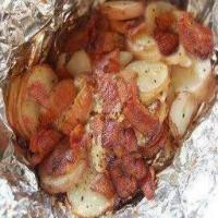 Bacon & Onion Foil Packet Potatoes_image