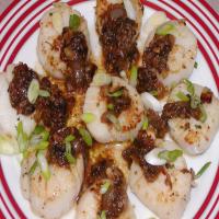 Vodka Scallops With Seasoned Chipotle and Shallots_image