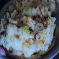 Garlic Sprinkled Baked Potato in Crispy Skins_image
