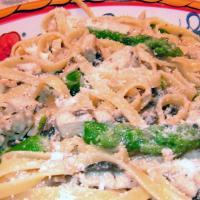 Chicken Alfredo With Mushrooms and Asparagus image