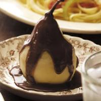 Poached Pears with Chocolate Sauce_image