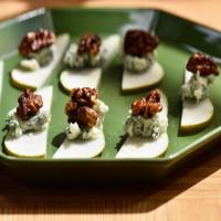 Blue Cheese and Candied Nut Pear Bite_image
