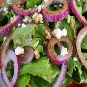 Greens With Feta and Red Onions_image