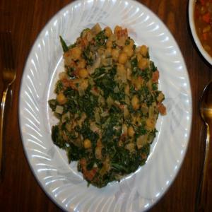 Kale With Chickpeas in Peanut Sauce_image