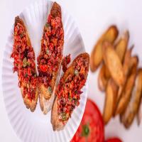 Crostini With Sundried Tomato Tapenade Is a Bonafide Healthy App_image