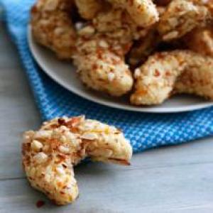croatian almond crescent cookies_image