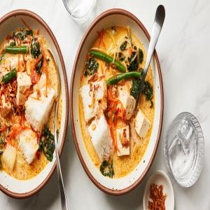 Sayur Lodeh (Vegetable Soup With Pressed Rice Cakes) image