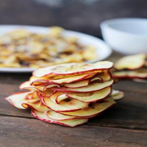 APPLE CHIPS {IN THE MICROWAVE} Recipe - (3.6/5) image