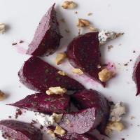 Roasted Beet Salad with Blue Cheese and Nuts_image