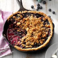 Maine Blueberry Pie with Crumb Topping_image