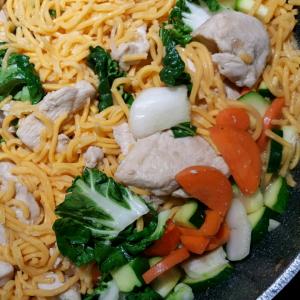 Chow Mein with Chicken and Vegetables_image