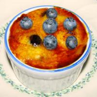 Lemon Pudding Brulee With Blueberries_image