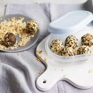 Nut & raisin protein balls image