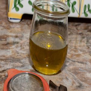 Handy Essentials: Rosemary Infused Olive Oil_image