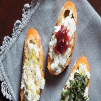 Crostini with Ricotta and Red-Onion Jam_image