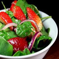 Strawberry and Spinach Salad With Balsamic Vinaigrette_image