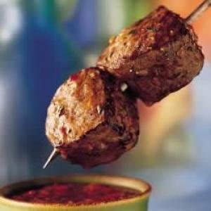 Beef Sirloin Kabobs with Roasted Red Pepper Dipping Sauce_image