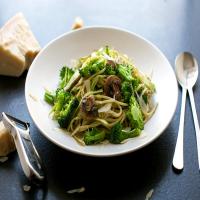 Pasta With Mushrooms and Broccoli_image