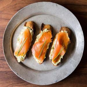 Smoked Salmon on Mustard-Chive and Dill Butter Toasts_image