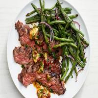 Chipotle Skirt Steak with Green Beans image
