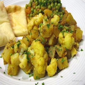Curried Cauliflower and Potatoes (Aloo Gobi)_image