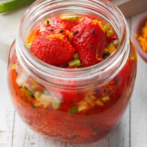 Spicy Pickled Strawberries_image
