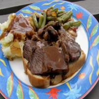 Old-Fashioned Hot Open-Faced Roast Beef Sandwich_image
