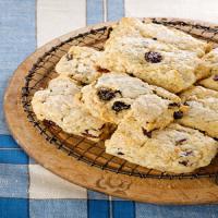 Oatmeal and Dried-Cherry Biscuit Scones_image