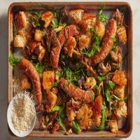 Sheet-Pan Sausages and Mushrooms With Arugula and Croutons_image