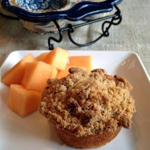 Cantaloupe Muffins with Praline Topping_image