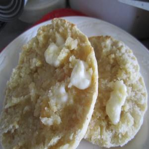 Cornmeal-Oat English Muffins_image