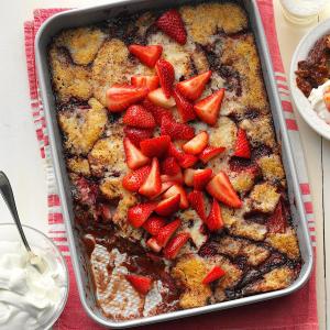 Chocolate-Covered Strawberry Cobbler_image