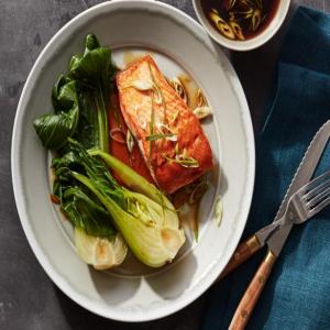 Seared Salmon with Baby Bok Choy and Spicy Ginger Sauce_image