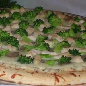 Fast and Easy Ricotta Cheese Pizza with Mushrooms, Broccoli, and Chicken_image