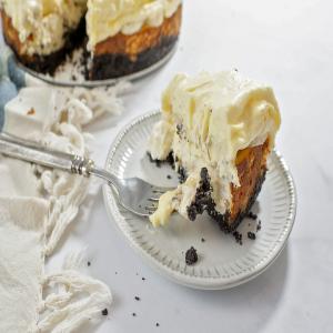 Banana Cheesecake with Banana Cream Pie Topping_image