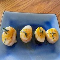 Seared Scallops with Raspberry Hollandaise_image