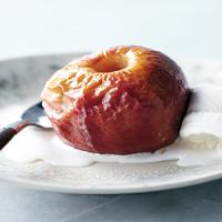 Roasted Apples with Ice Cream_image