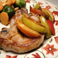 Cinnamon-Apple Pork Chops Recipe image