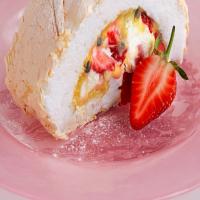 Strawberry and passion fruit meringue roulade_image