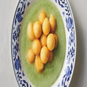 Cantaloupe in Honeydew Almond Soup_image